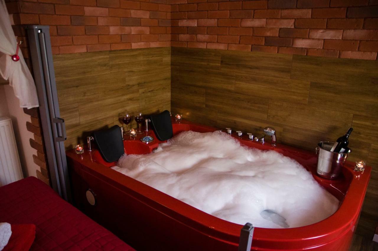 Jacuzzi Apartment Red Krakau Exterior foto