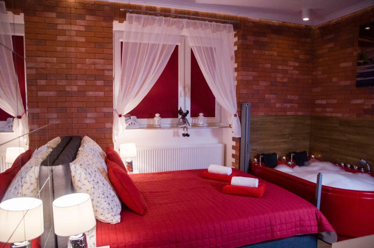 Jacuzzi Apartment Red Krakau Exterior foto